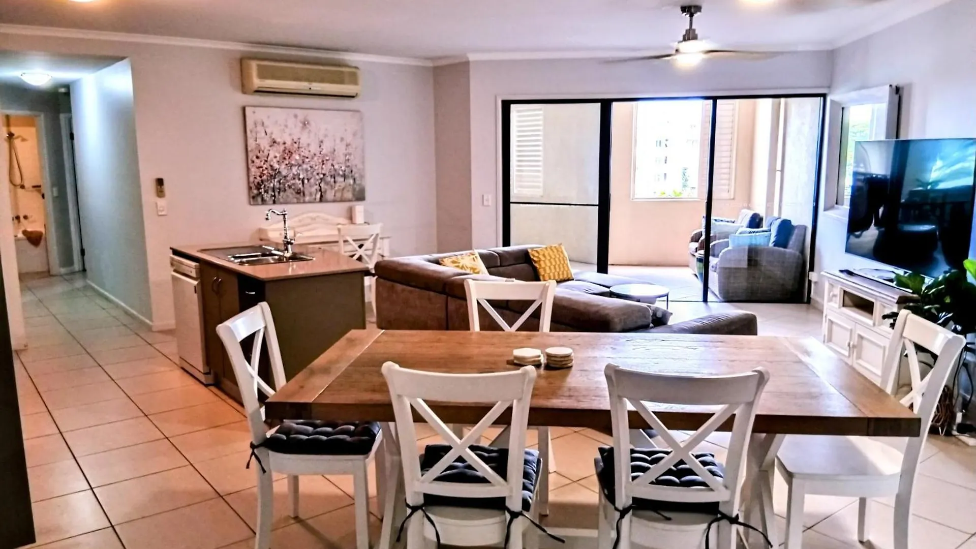 Cairns Edge Apartments Tennis Hockey Tobruk Pool A Walk Away 오스트레일리아